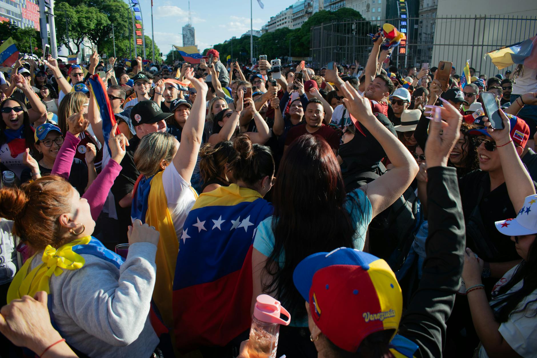 Venezuelan Oil Returns to U.S. Markets Amid Global Turbulence