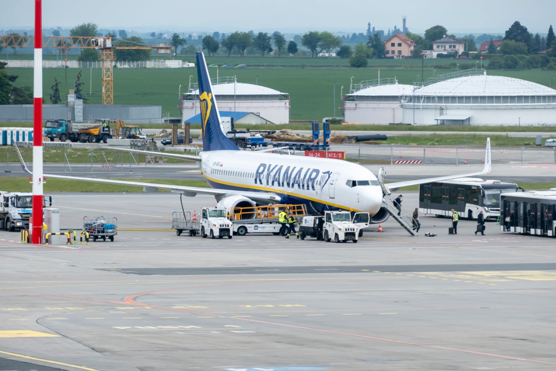 Ryanair Faces Profit Decline Amid Middle East Turmoil and Rising Fuel Costs