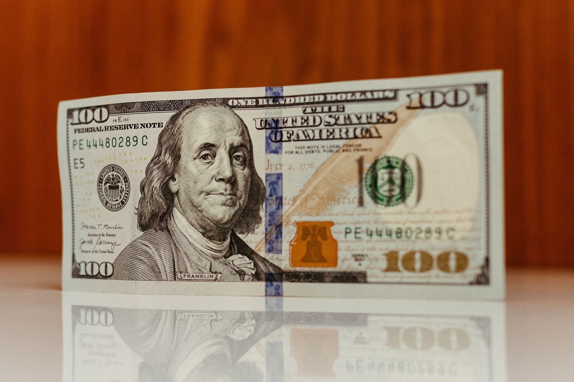 The Dilemma of Guaranteed Cash vs. Risky Rewards
