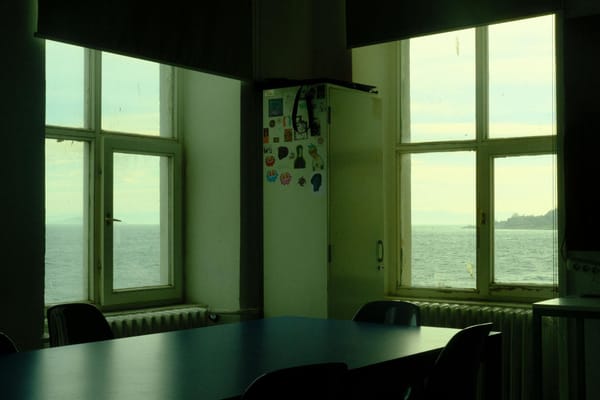 Instagram's Head Faces Tough Questions in Landmark Social Media Trial